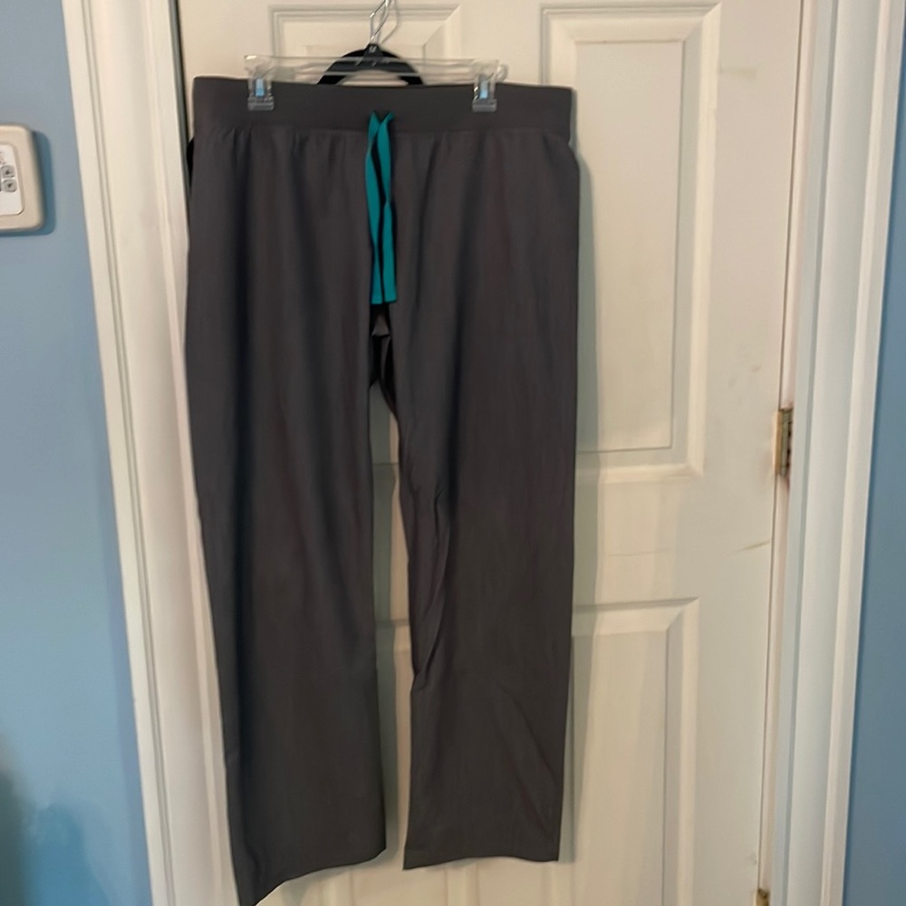 Women’s Figs Scrub Pants